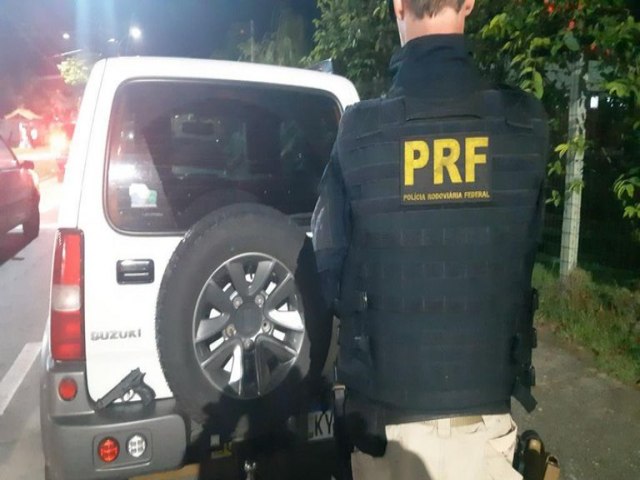 PRF recupera automvel roubado e prende assaltante em flagrante