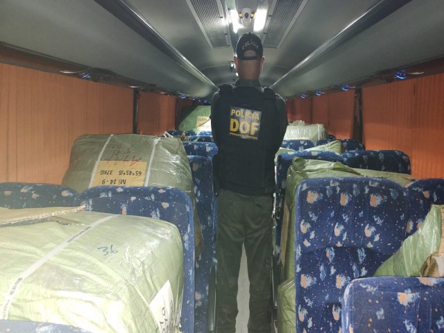 DOF apreende nibus carregado com mais de R$ 3 milhes em materiais de contrabando e descaminho em Santa Rita do Pardo