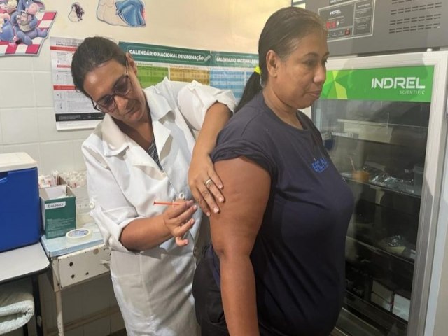 Vacinao contra dengue comea com alta procura nos postos de sade