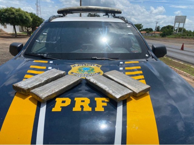 PRF apreende 3,3 kg de maconha e prende cinco pessoas por trfico na BR 316, Picos (PI)
