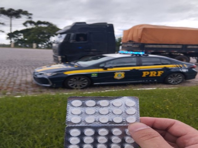 PRF prende caminhoneiro com 30 comprimidos de rebite em Garibaldi-RS