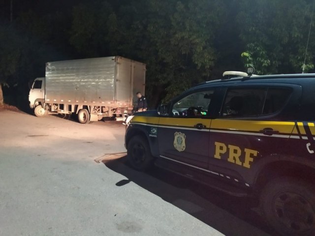 Caminho furtado em Contagem (MG)  recuperado pela PRF na BR 262 em Bom Despacho (MG)