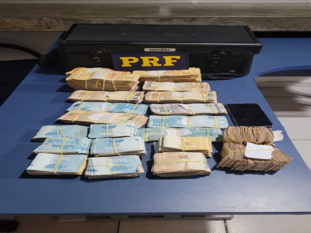 PRF apreende 200 mil reais escondidos em veculo, em Bragana/PA