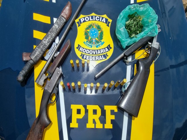 Dois homens so detidos pela PRF com armas e maconha na BR-222, em Bom Jesus das Selvas/MA