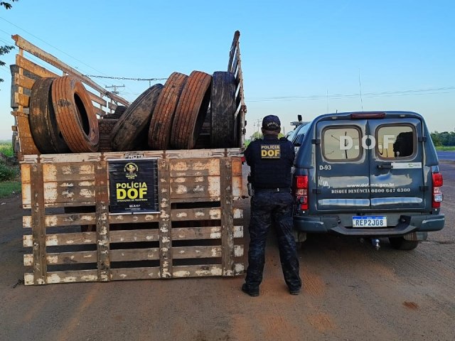 Caminho com mais de R$ 90 mil em pneus contrabandeados  apreendido pelo DOF em Navira