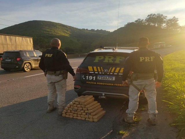 PRF apreende cerca de 50Kg de maconha em Barra Mansa