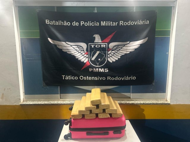 Polcia Militar Rodoviria apreende uma menor infratora que transportava droga em mala em uma Van de transporte de passageiro em Campo Grande.