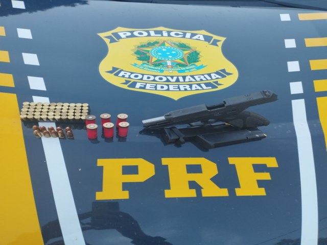 No sul do Tocantins, PRF prende homem portando ilegalmente uma pistola e 81 munies