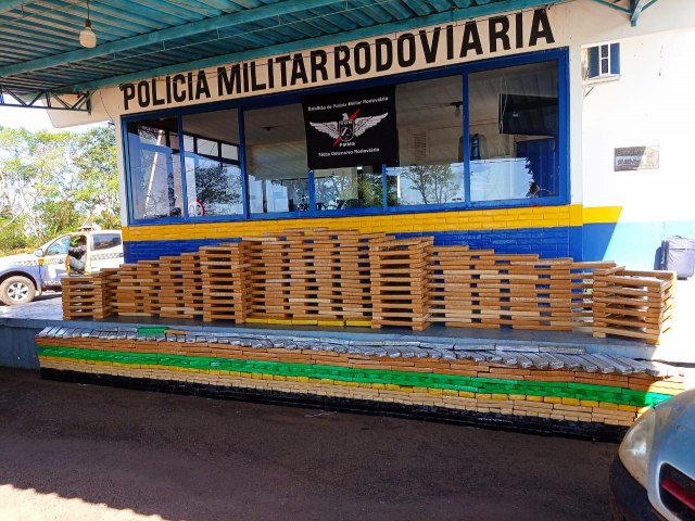 Polcia Militar Rodoviria prende mais de 1 tonelada de drogas em Amambai.
