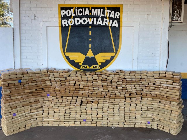 Polcia Militar Rodoviria prendeu homem que transportava droga em um veculo com adesivagem de uma empresa de sementes em Ponta Por.