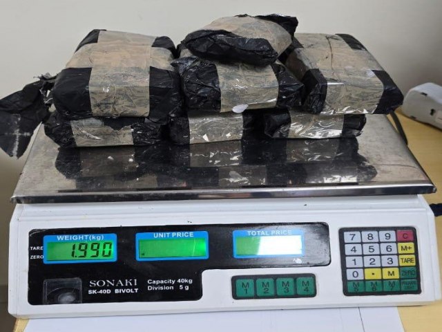 PF prende estrangeiro com drogas na mala no Aeroporto Internacional de Foz do Iguau/PR