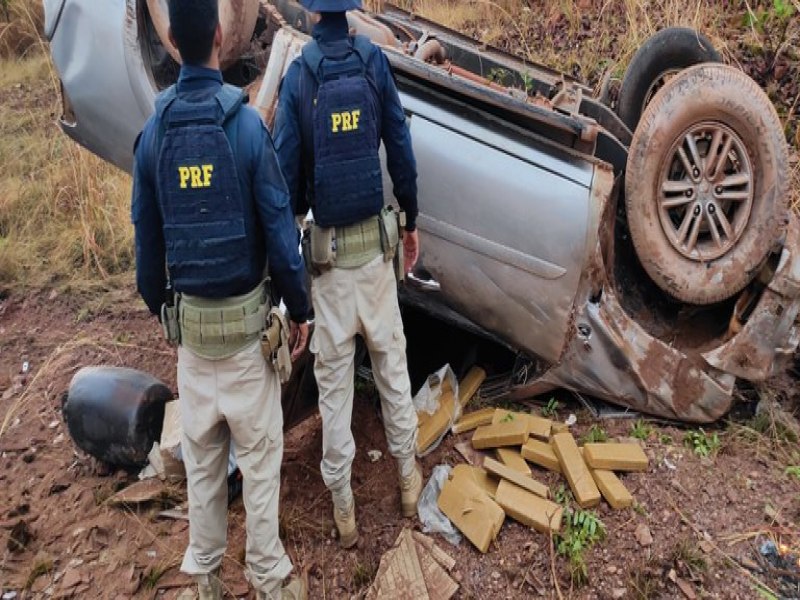 Aps perseguio, PRF apreende caminhonete roubada com cerca de 418 kg de maconha no Tocantins