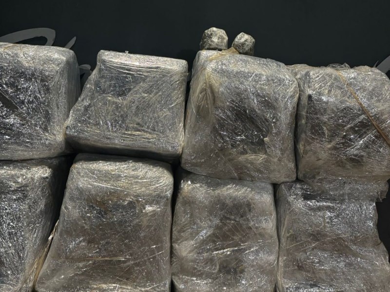 Polcia Civil apreende aproximadamente 180 kg de maconha e prende trs mulheres por trfico de drogas