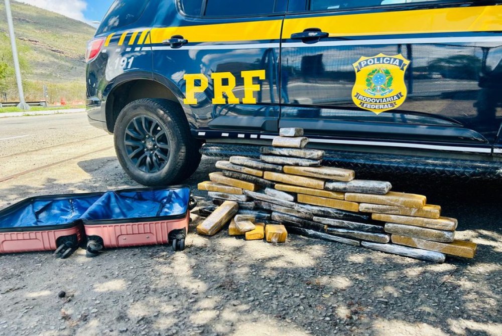 PRF apreende 33 kg de maconha em �nibus interestadual na BR-116, em Jequi� (BA)
