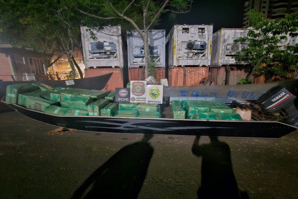 PF, PC e PM apreendem embarca��o com cigarros contrabandeados em Itaipul�ndia/PR