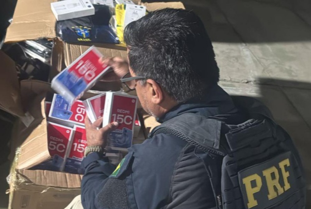 PRF apreende eletr�nicos sem nota fiscal e camisas falsificadas em Juazeiro