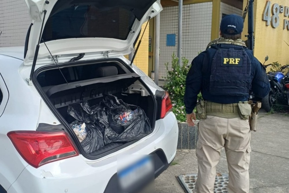 PRF apreende cerca de 45 kg de drogas na Dutra, em Serop�dica