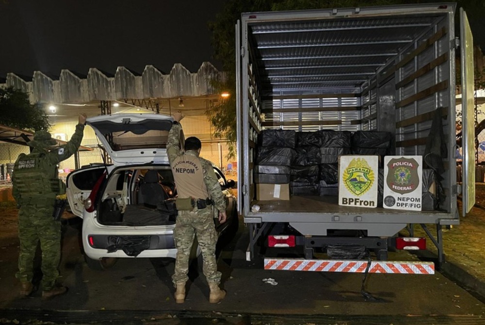 PF e PM/PR apreendem 40 mil ma�os de cigarros contrabandeados
