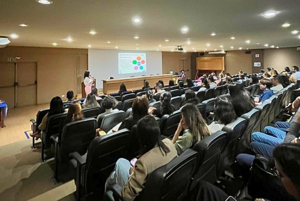 Prefeitura capacita profissionais para tratamento humanizado de paciente com excesso de peso