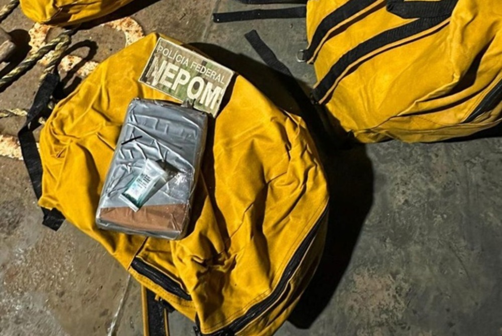 PF apreende cerca de 80 kg de coca�na em embarca��o no Cear�