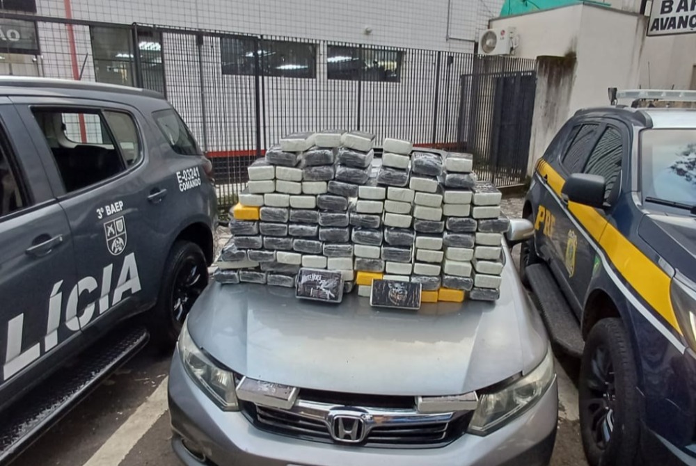 Imagem da Not&iacute;cia PRF e PM apreendem 102 kg de pasta base de coca�na e recuperam carro furtado ap�s persegui��o na Via Dutra em Taubat�/SP