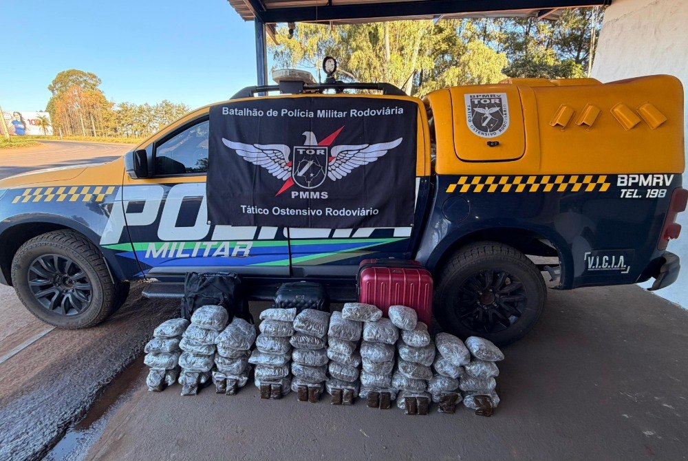 BPMRv apreende mais de 22 quilos de skunk e haxixe marroquino durante fiscaliza��o na MS-165