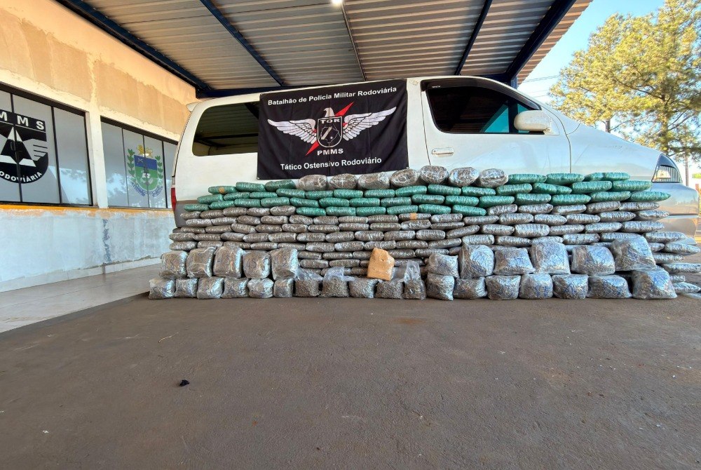 BPMRv apreende quase 240 quilos de skunk ap�s persegui��o na MS-165 e causa preju�zo de R$ 2,4 milh�es ao crime