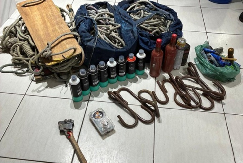 PF investiga pichadores que vandalizaram pr�dio do INSS