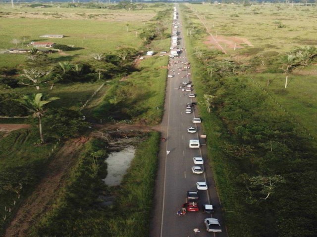 Acre fica isolado e  filas se formam em trecho  da BR-364 em Rondnia