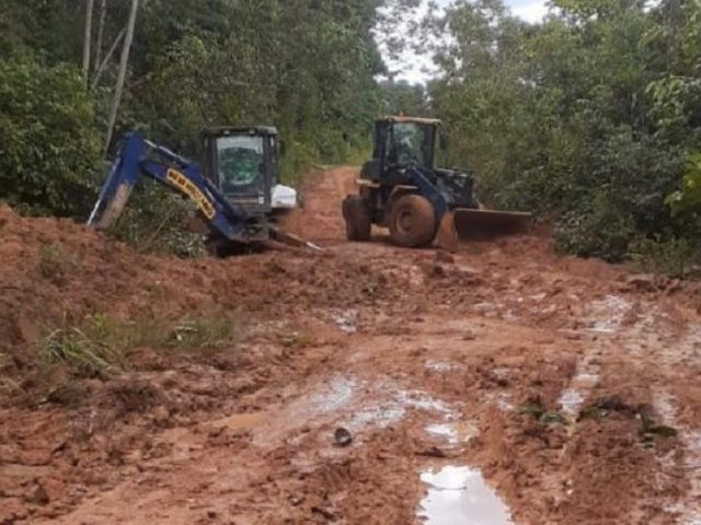 Em Rodrigues Alves, Deracre trabalha na manuteno dos ramais Unio e So Paulo