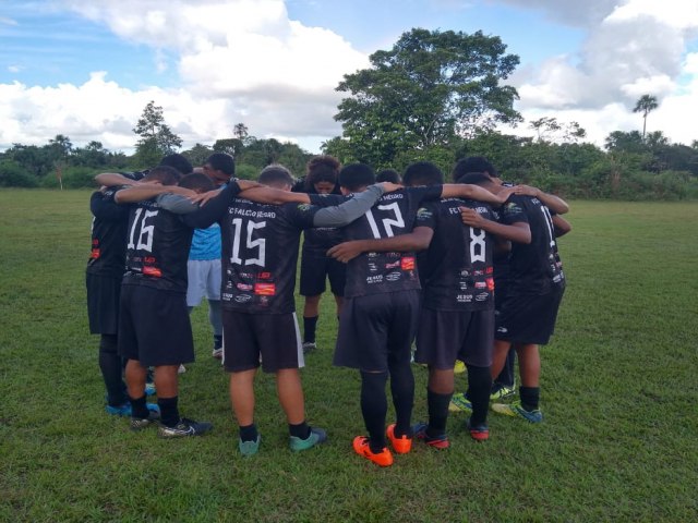 Atletas manciolimenses pedem ajuda para manter time de futebol que abrange mais de 30 jogadores  