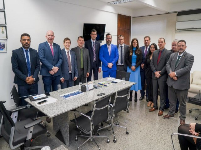 Alan Rick rene parlamentares e Azul para pedir retomada dos voos no Acre