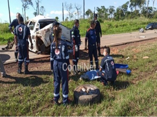 Caminhonete fica destruda aps acidente em rodovia no Acre; veja aqui