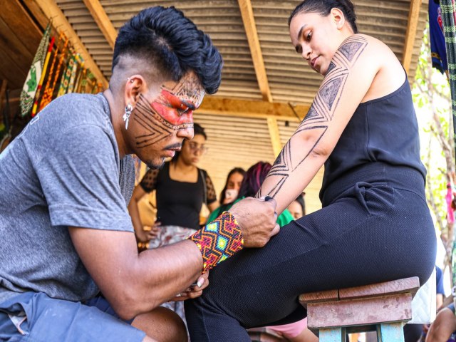 Culinria e artesanato indgena so destaques no V Festival Atsa Puyanawa, em Mncio Lima