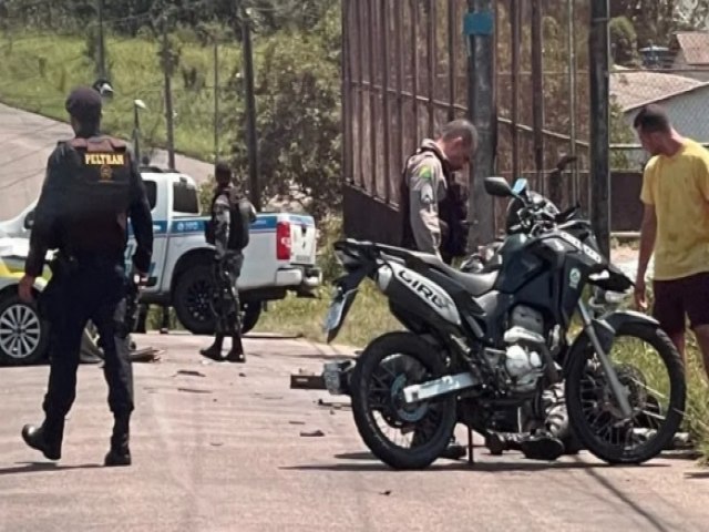 Taxista desatento invade preferencial e atropela homens da Policial Militar 