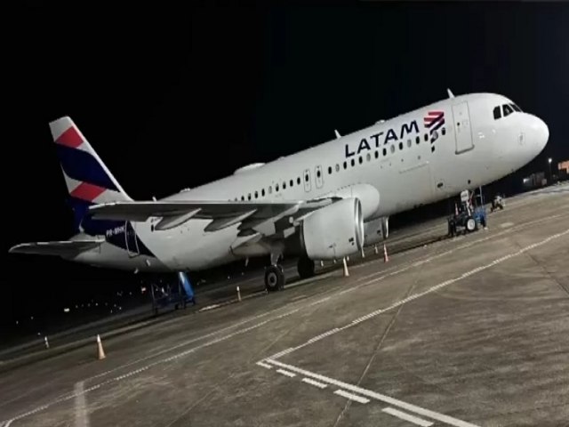 Capivaras invadem pista e atrasam voo da Latam no aeroporto de Rio Branco