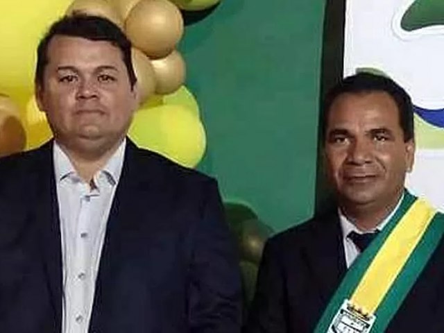 Presidente da Cmara de Rodrigues Alves d empurro em prefeito por no falar em evento