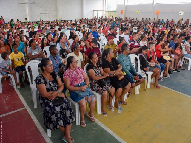 Festa do pescador lota ginsio do Guarani e deputado anuncia R$ 600 mil para colnia