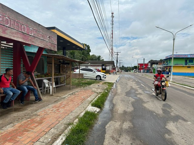 Taxistas de Mncio Lima cobram do Poder Pblico espao para atender  populao