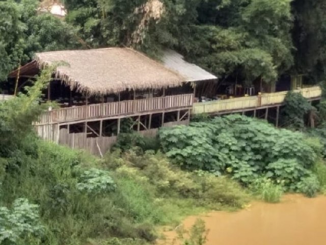 Temporal devasta restaurante no Acre e proprietrio chora ao ver prejuzo; assista