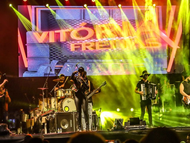 Terceira noite do Festival da Farinha tem como atrao a cantora sertaneja Vitria Freitas