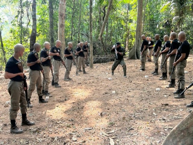 Cinquenta e seis policiais do Acre se inscreveram no Curso de Operaes Especiais; apenas nove permanecem no curso