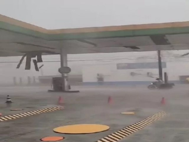 Chuva forte causa estragos em Cruzeiro do Sul, confira o vdeo