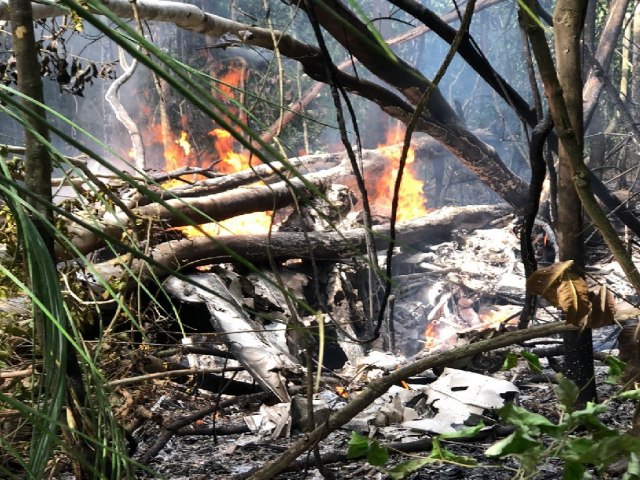 URGENTE: avio cai e pega fogo no Acre; todos os passageiros e tripulantes morreram