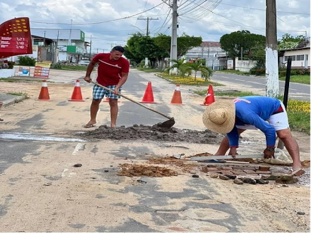 Aps populao tapar buracos, prefeitura diz esperar asfalto do governo para melhorar ruas