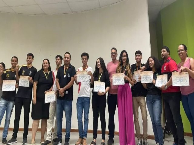 Alunos do IFAC de Tarauac recebem medalha da Olimpada Brasileira de Astronomia e Astronutica e da Mostra Brasileira de Foguetes 2023