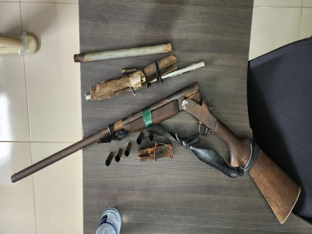 Em Mncio Lima, polcia captura foragido e apreende armas de fogo