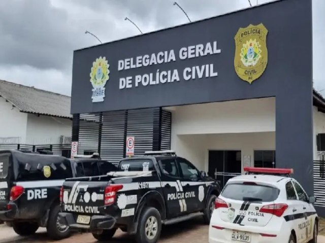 Mulher  presa aps ameaar ex-companheiro e confrontar policiais em Cruzeiro do Sul