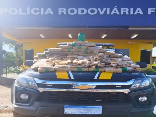 Colombianos so presos com mais de 125 kg de droga escondidos em carro na BR-317 no Acre