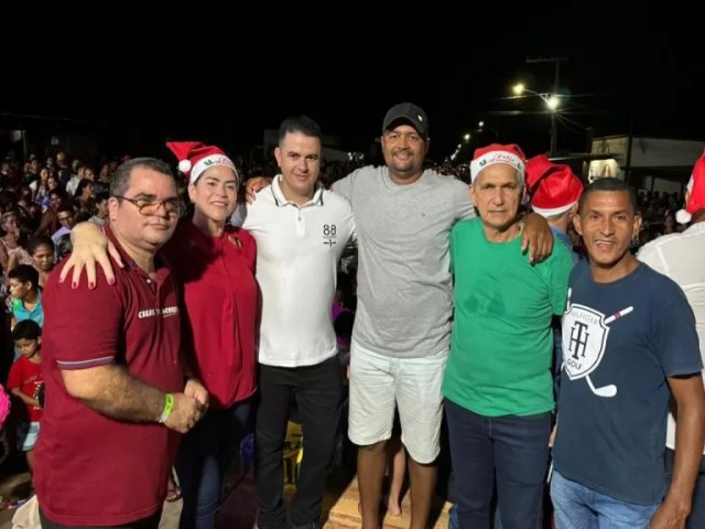 Com mais de 3 mil pessoas, o empresrio Andinho torna a festa de Natal em Mncio Lima ainda mais especial